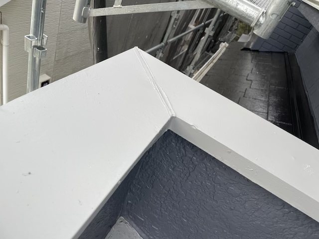 春日部　パラペット笠木塗装　完成